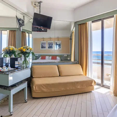 Hotel Circeo Park 4*