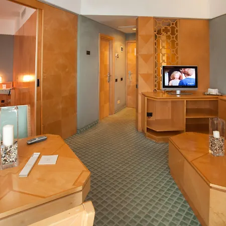 מלון Circeo Park 4*