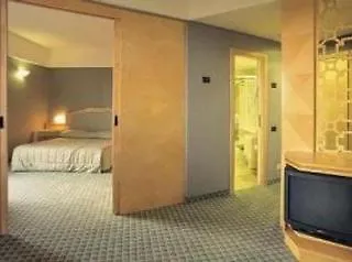 מלון Circeo Park 4*